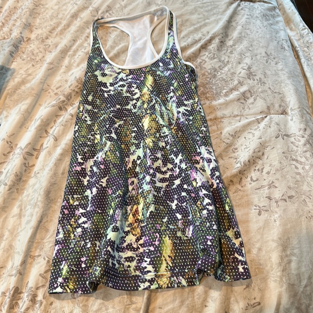 LULULEMON TANK SIZE 4